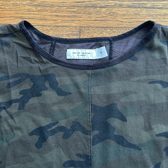 Men’s Daniel Patrick Cotton Green Camo Sleeveless Oversized Tee Shirt w/slits - Picture 2 of 4